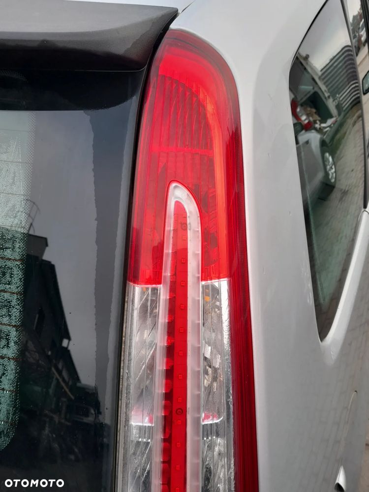 FORD C-MAX LAMPA TYLNA PRAWA W BŁOTNIK - 2