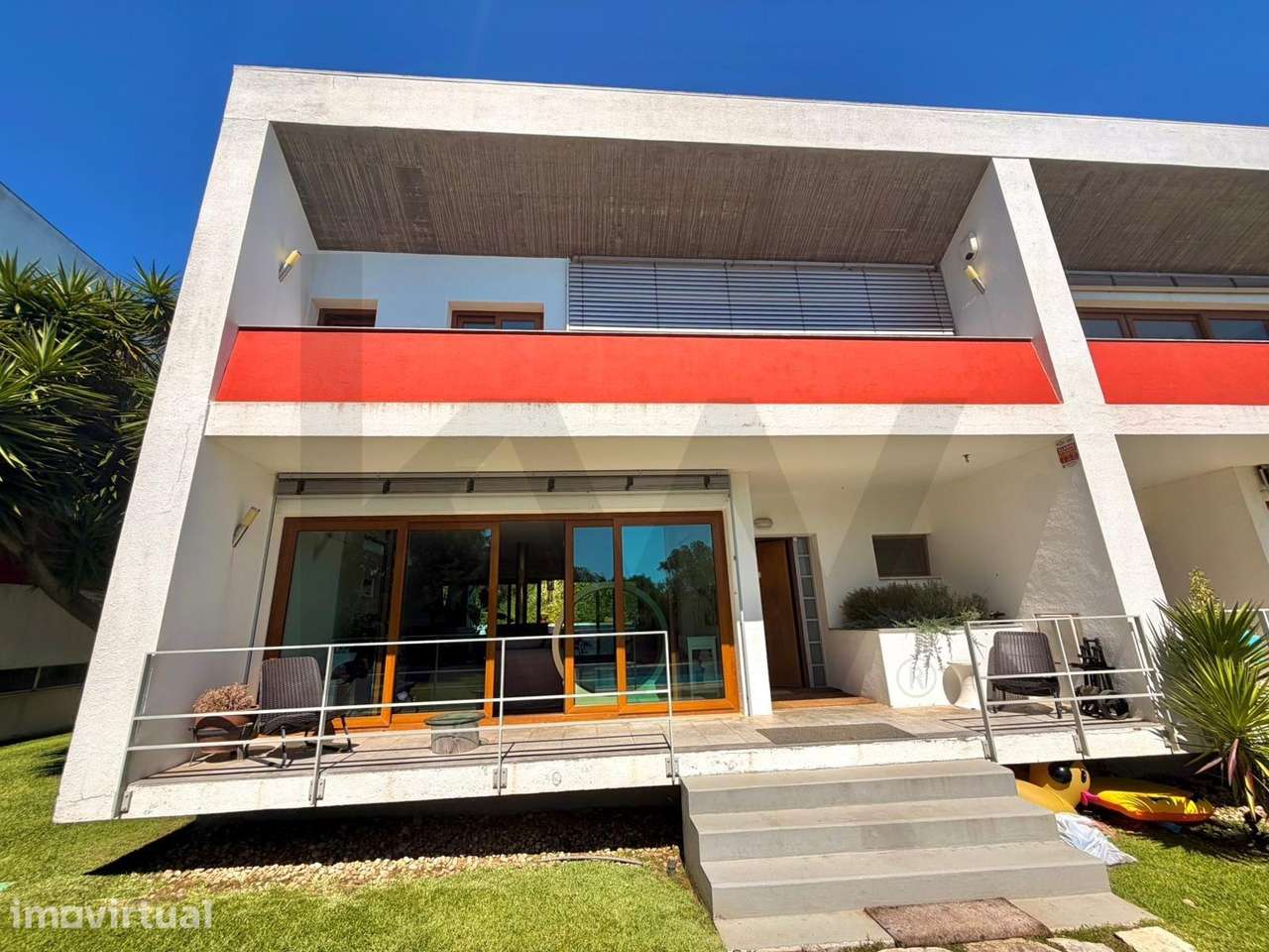 Moradia T3+2 Renovada com Jardim e Piscina em Condomínio Privado em Ca - Grande imagem: 2/60