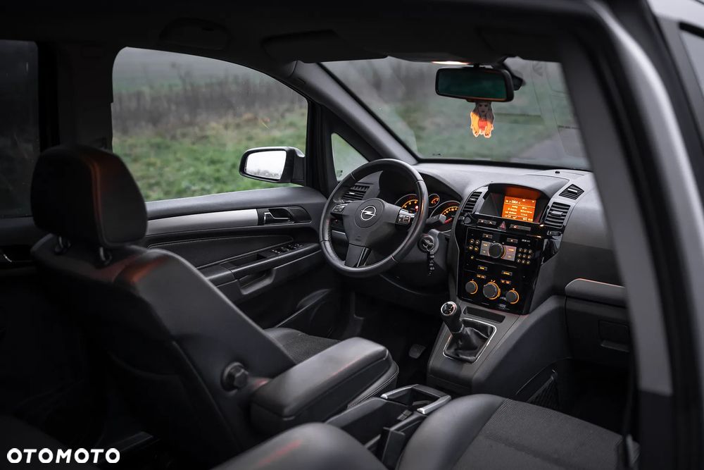 Opel Zafira 1.8 Cosmo - 8