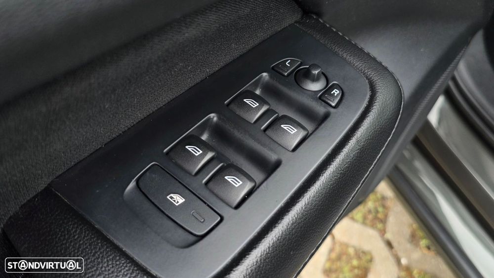 Volvo V60 2.0 D3 Momentum Core - 23