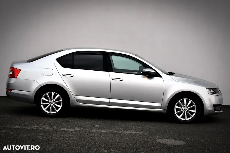 Skoda Octavia 2.0 TDI DSG Style - 9