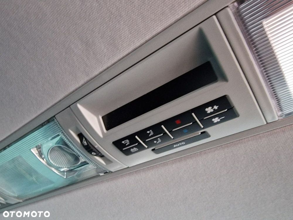 Volkswagen Multivan - 12