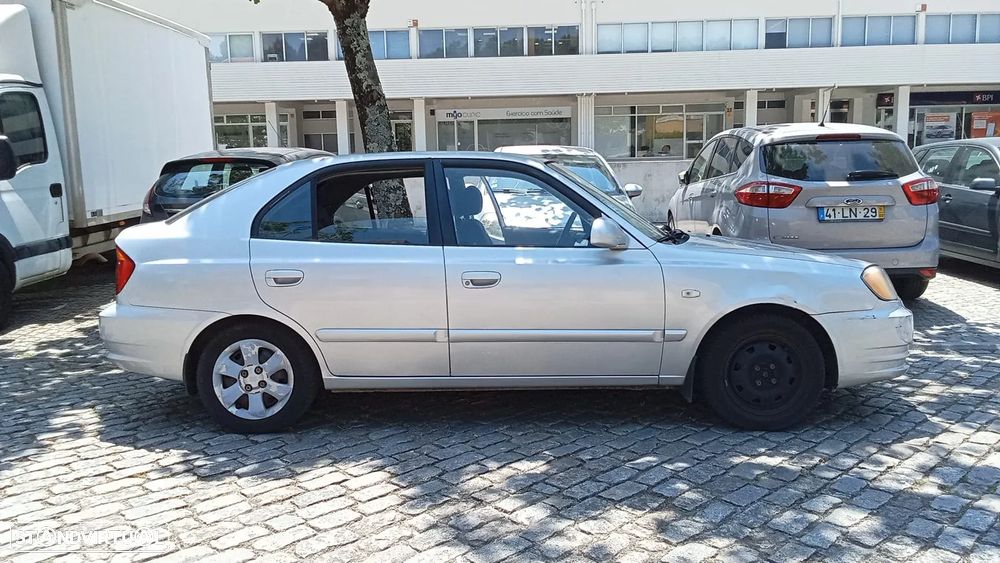 Hyundai Accent - 6