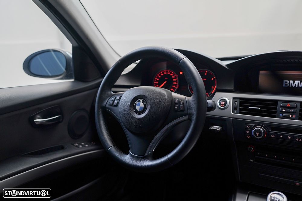 BMW 320 d Navigation Sport - 15