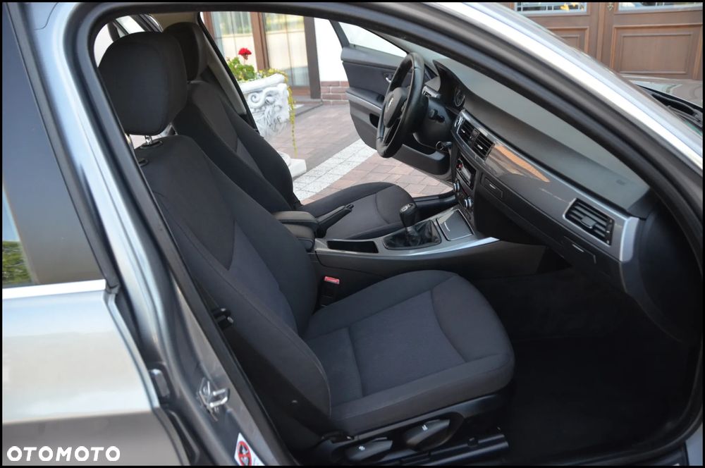 BMW Seria 3 318d - 28