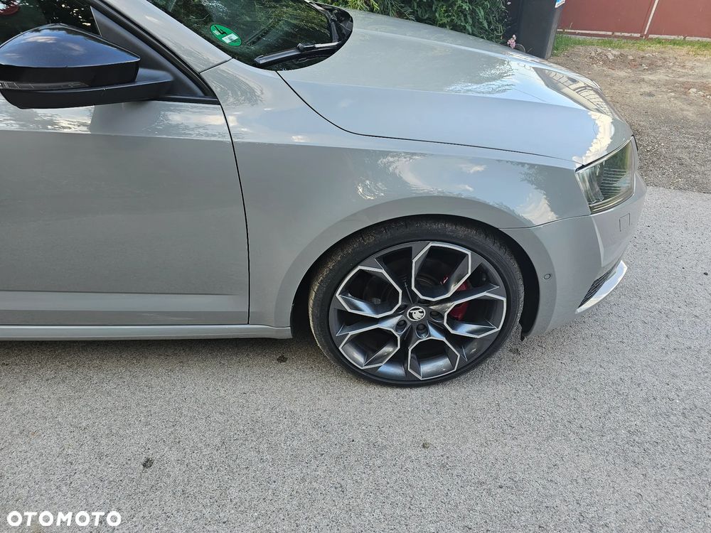 Skoda Octavia 2.0 TDI DSG RS - 20