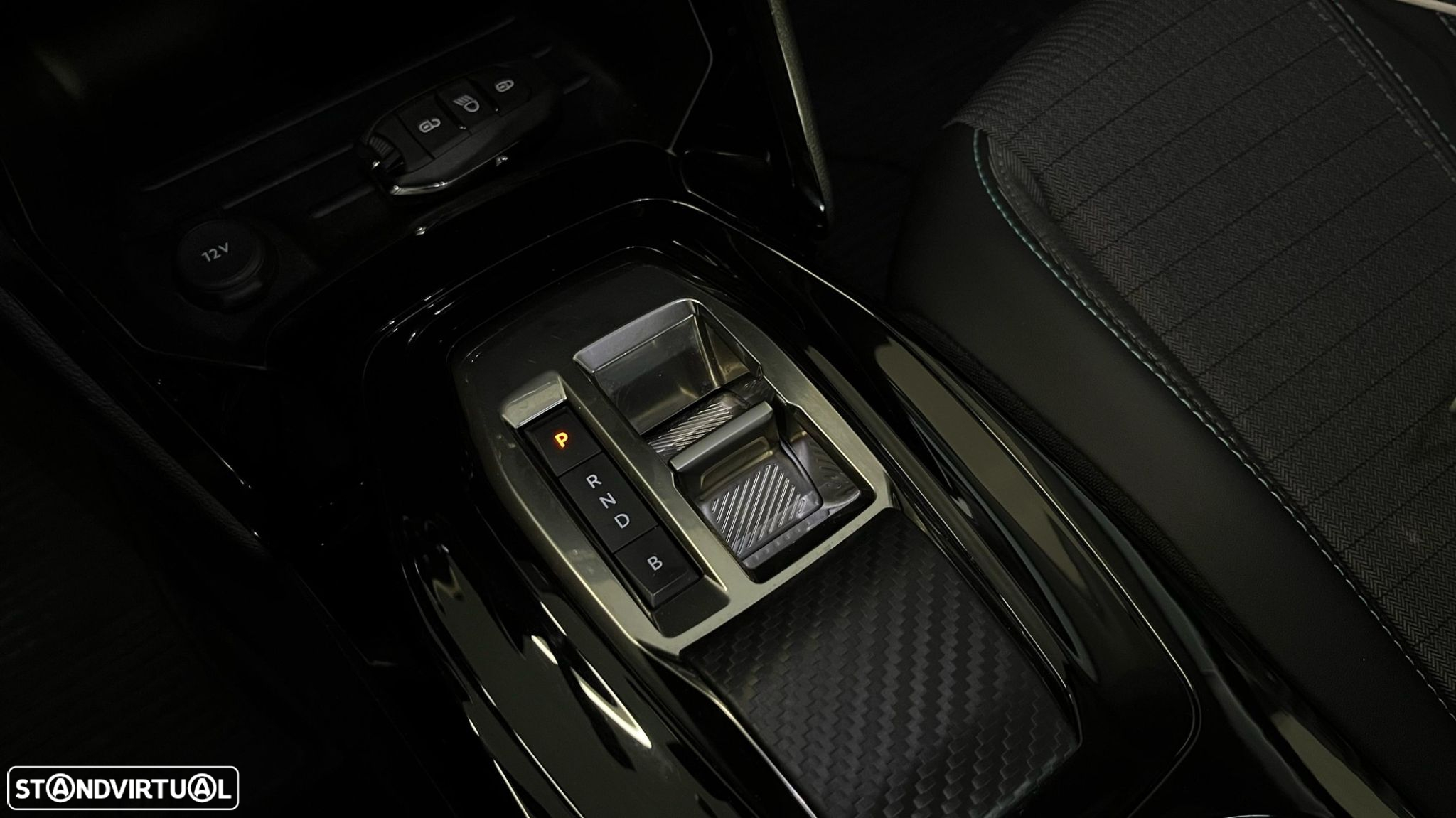 Peugeot e-2008 50 kWh Allure - 17
