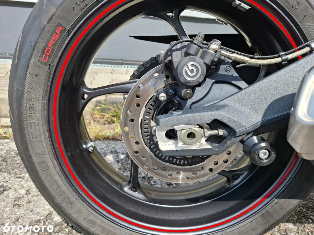 Triumph Street Triple - 18