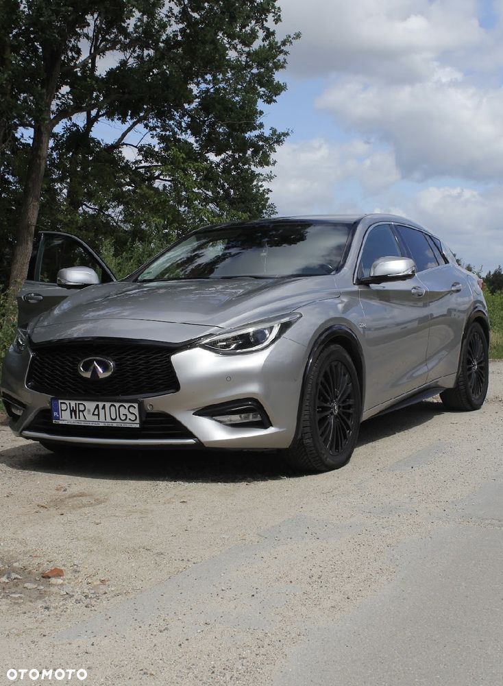 Infiniti Q30 - 5