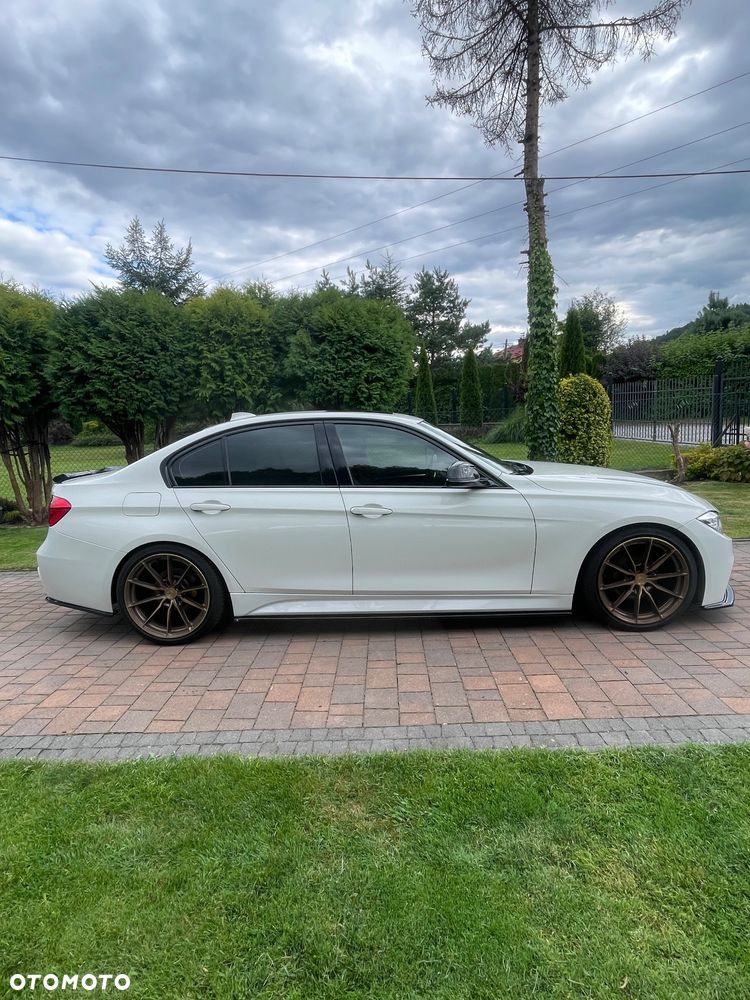 BMW Seria 3 330i xDrive - 5