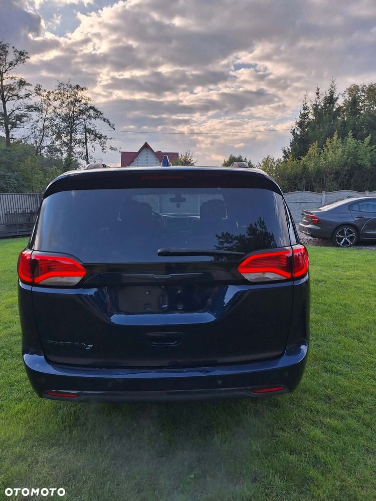 Chrysler Pacifica - 10