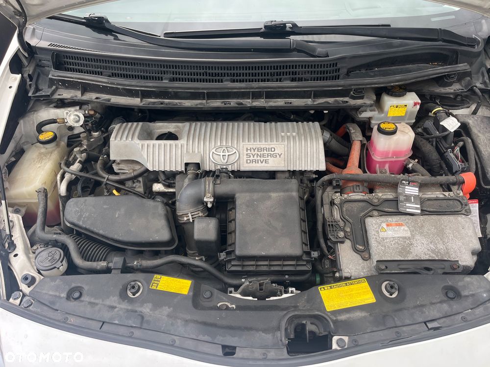 Toyota Prius 1.8 HSD Prestige - 13