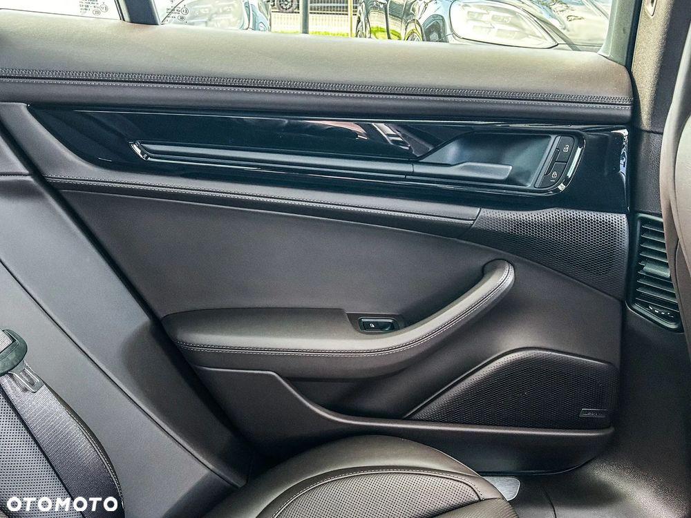Porsche Panamera 4 E-Hybrid PHEV - 24