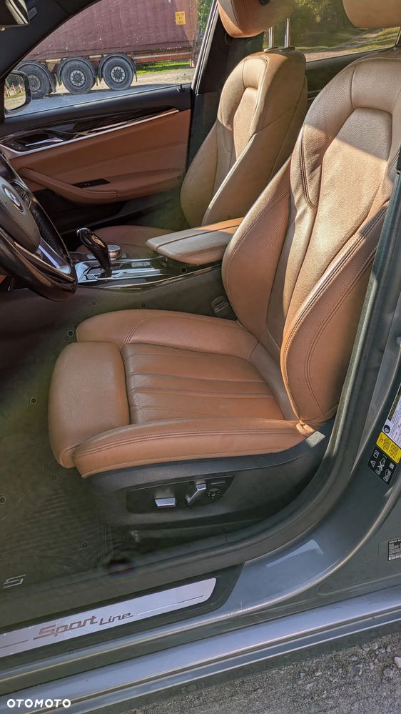 BMW Seria 5 530i xDrive Sport Line - 17