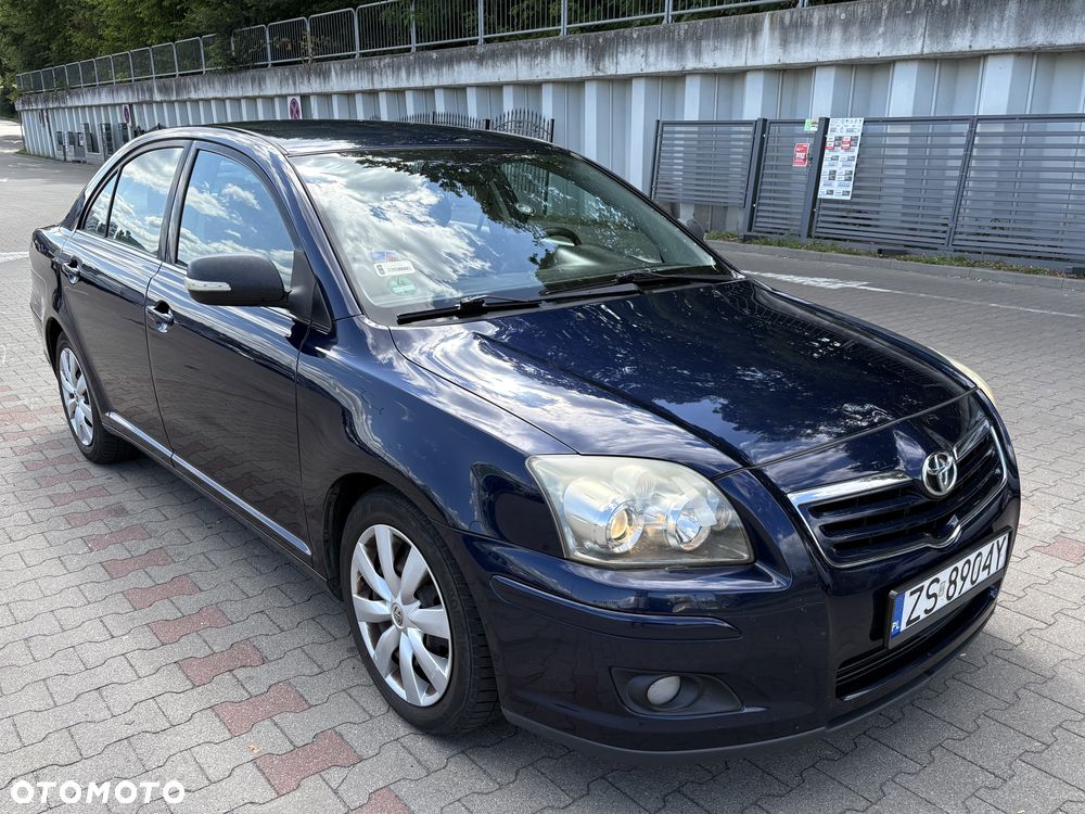 Toyota Avensis 1.8 VVT-i Sol - 1