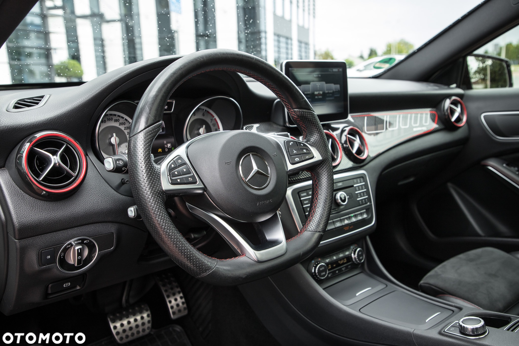 Mercedes-Benz GLA 200 7G-DCT AMG Line - 12