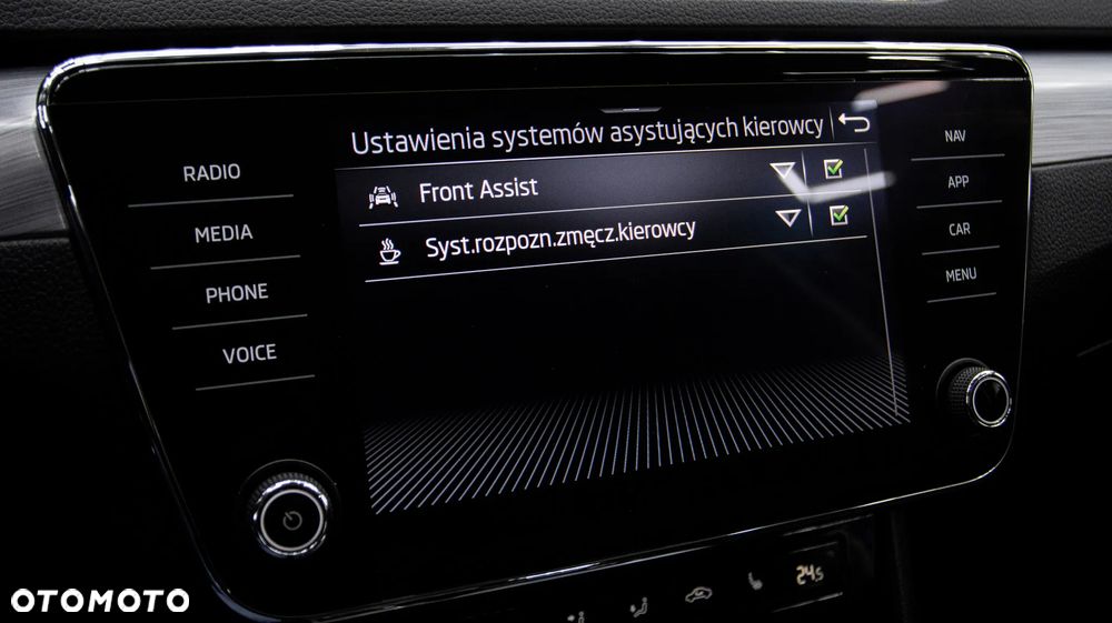 Skoda Superb 2.0 TDI SCR Ambition DSG - 26