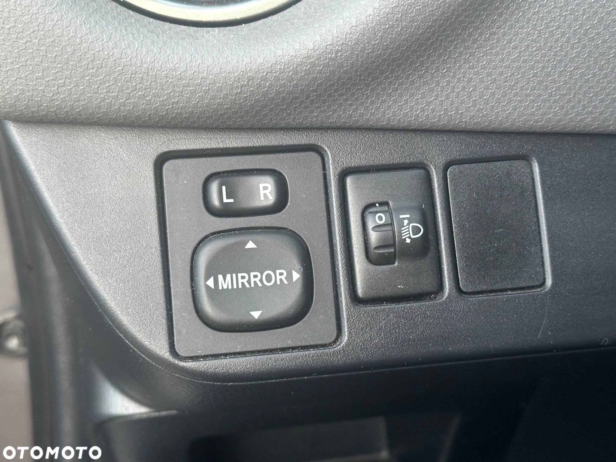 Toyota Yaris Hybrid 1.5 VVT-i - 31