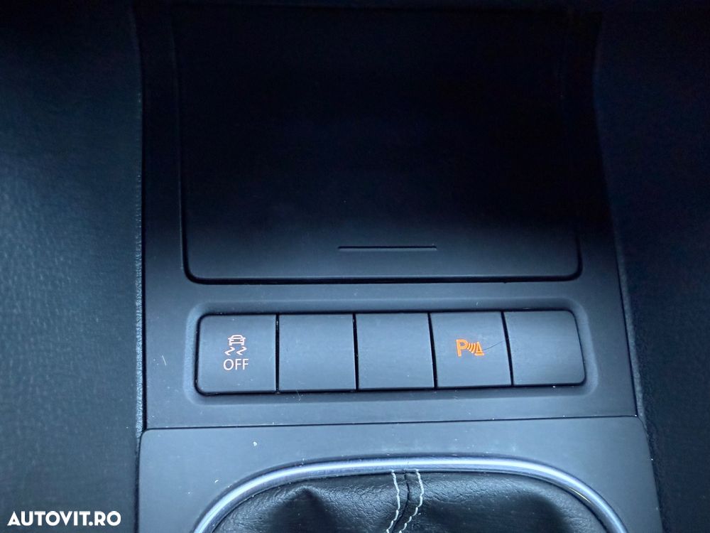 Volkswagen Golf 1.6 TDI DPF MATCH - 14