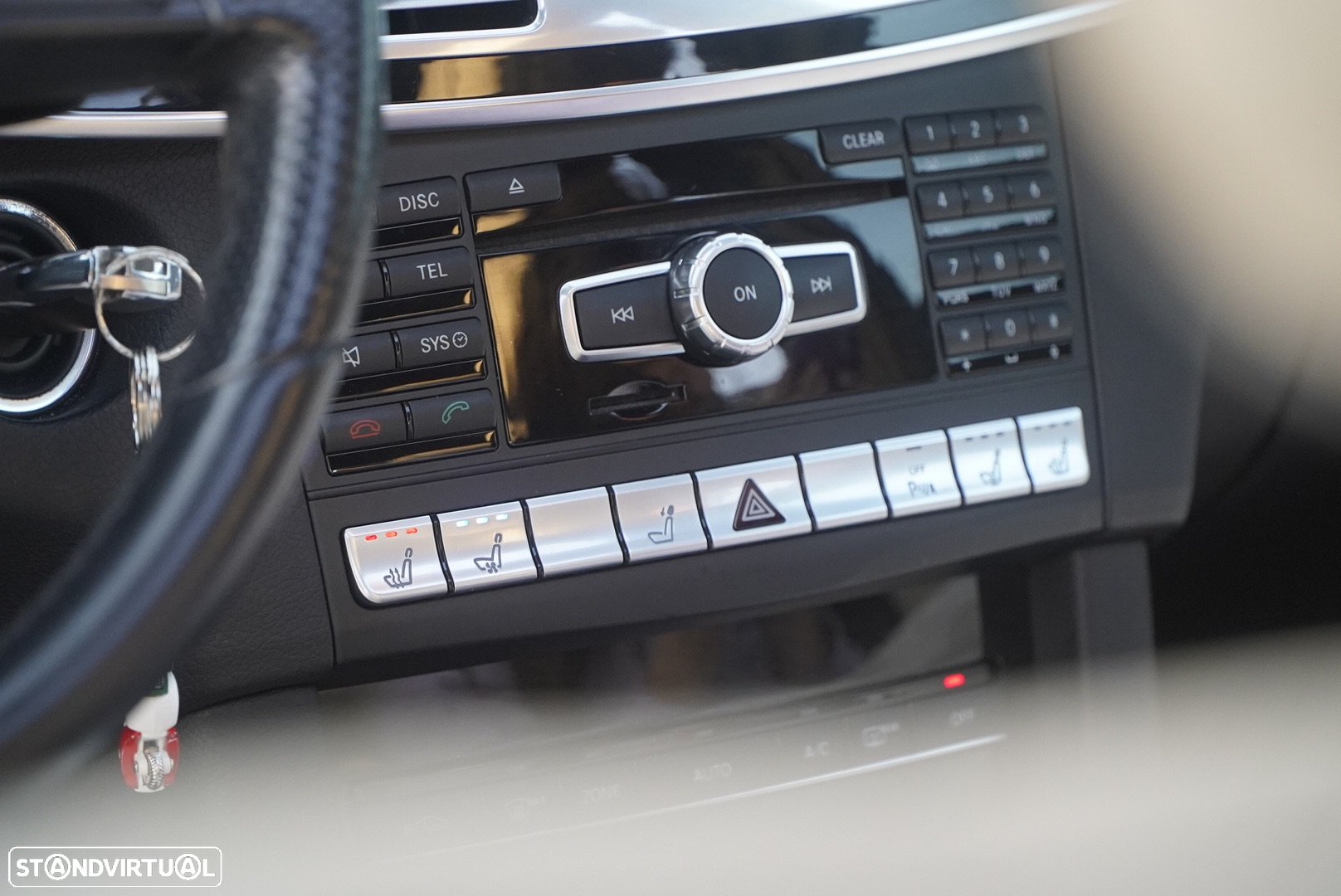 Mercedes-Benz E 300 Bluetec Hybrid Avantgarde - 35