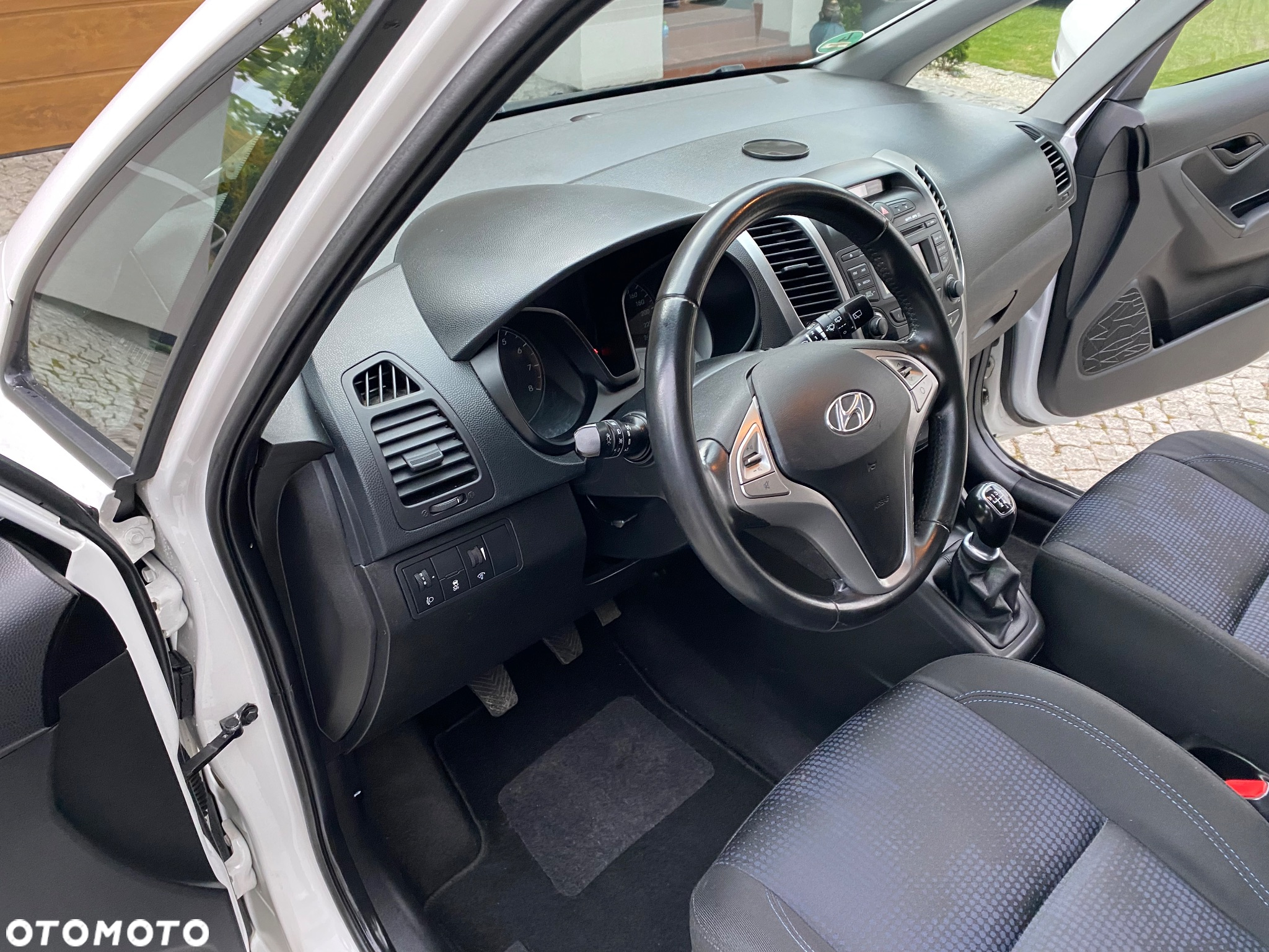 Hyundai ix20 1.4 Premium - 30