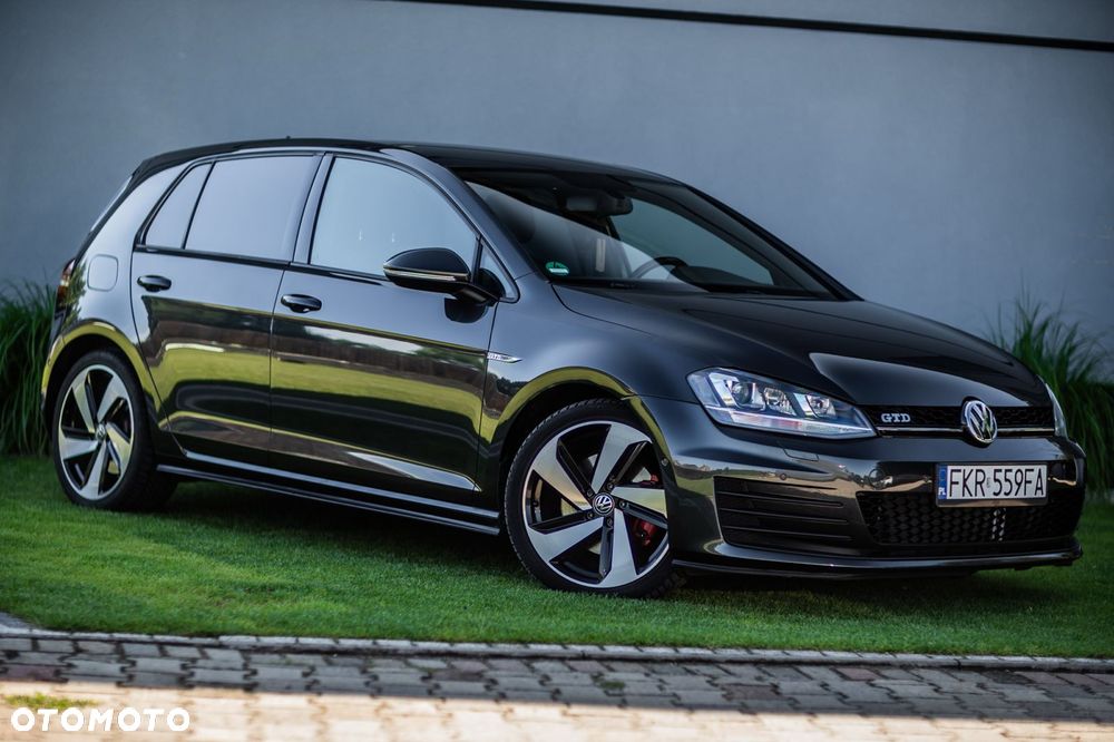 Volkswagen Golf - 5