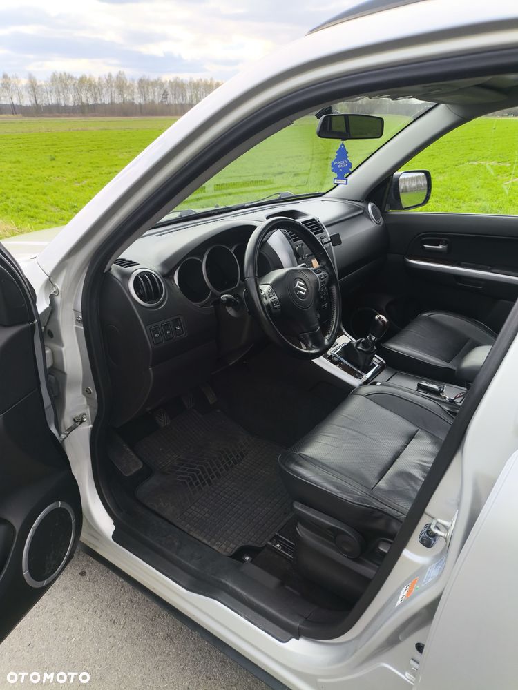 Suzuki Grand Vitara 2.0 Comfort + - 13