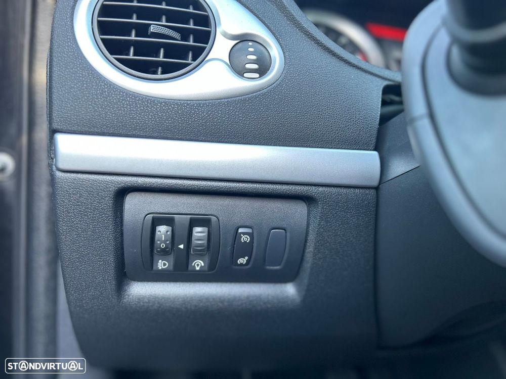Renault Clio 1.5 dCi Dynamique S - 8