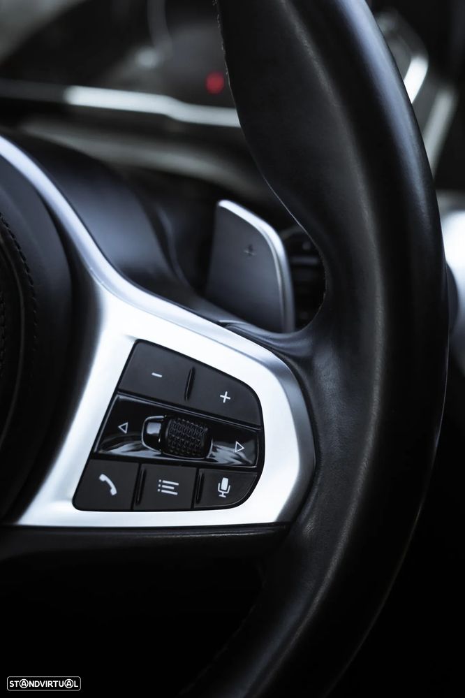 BMW 330 e Aut. M Sport - 32