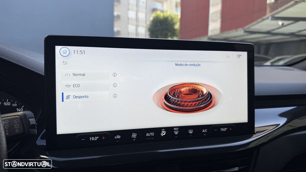 Ford Focus 1.0 EcoBoost MHEV ST-Line - 44