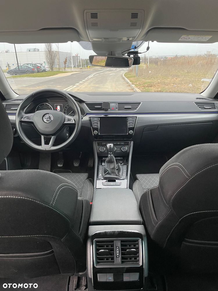 Skoda Superb 2.0 TDI Premium Edition - 10