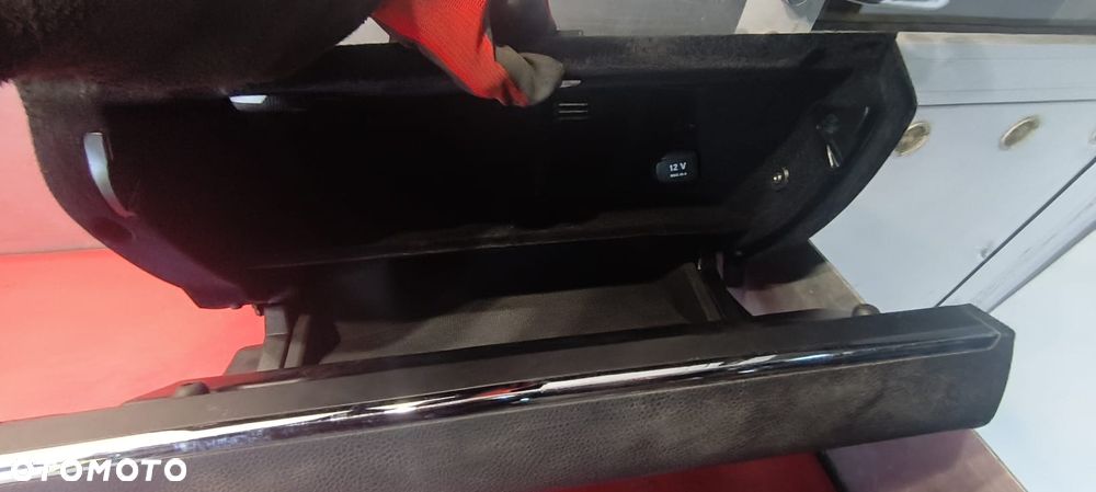 SCHOWEK PASAZERA KONSOLI EUROPA SPRAWNY MERCEDES W204 - 5