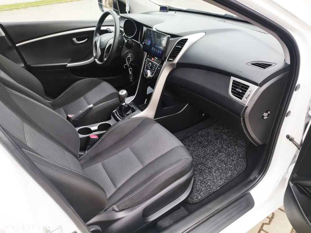 Hyundai i30 blue 1.4 Style - 30