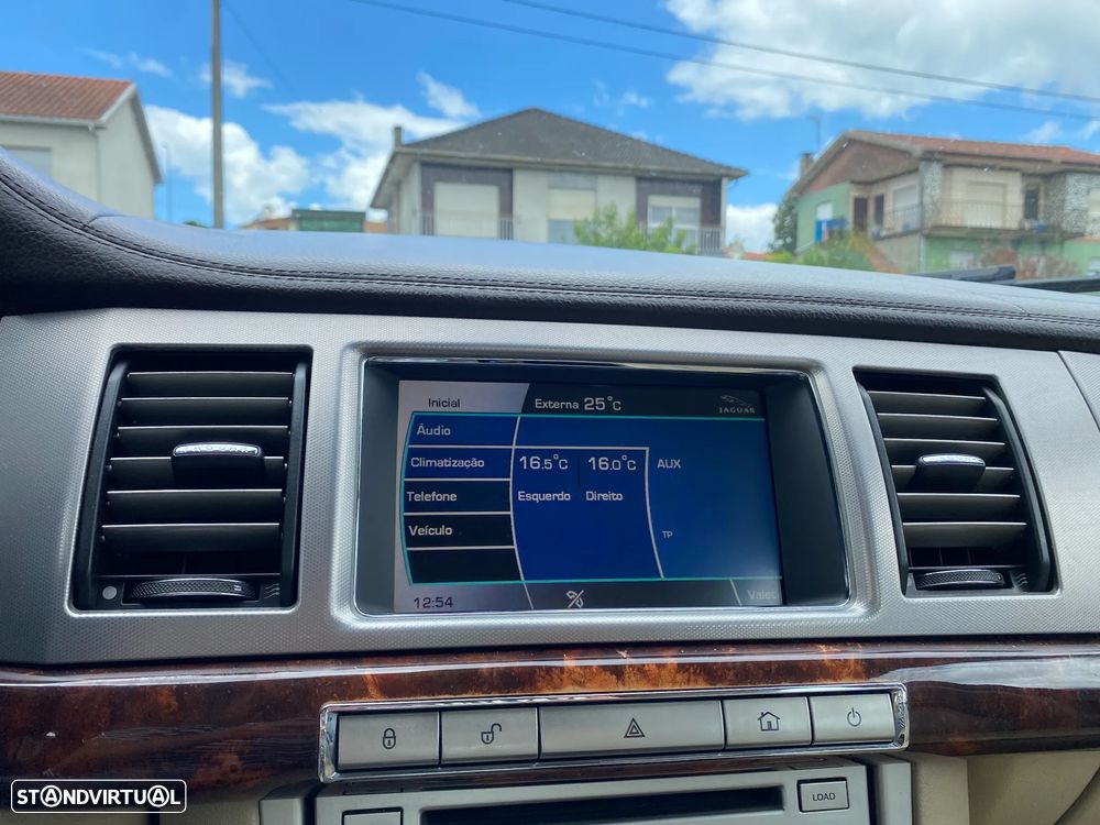 Jaguar XF 3.0 D V6 Premium Luxury - 28
