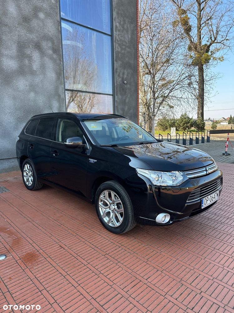 Mitsubishi Outlander - 2