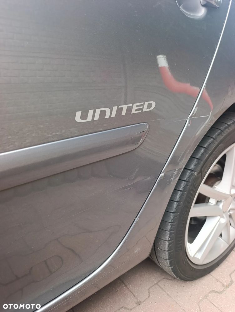 Volkswagen Golf 1.9 TDI DPF United BlueMotion - 13