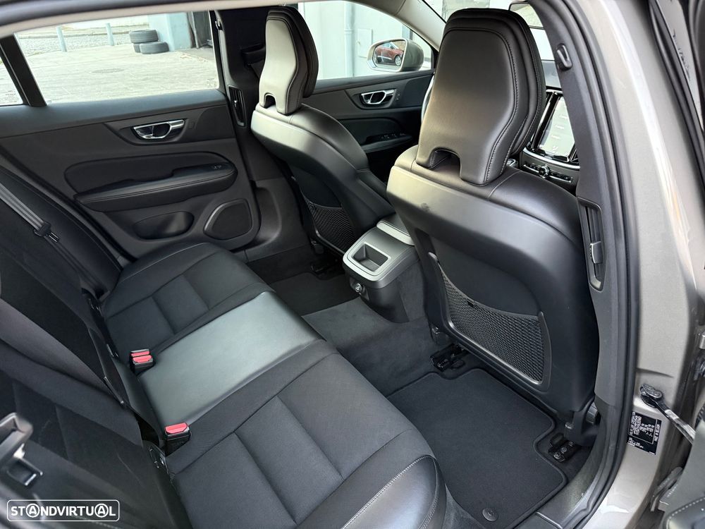 Volvo V60 2.0 D3 Momentum - 16