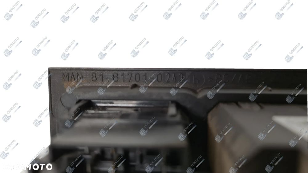 PANEL/RAMKA Z PRZEŁĄCZNIKAMI MAN TGA 81617010243 - 3