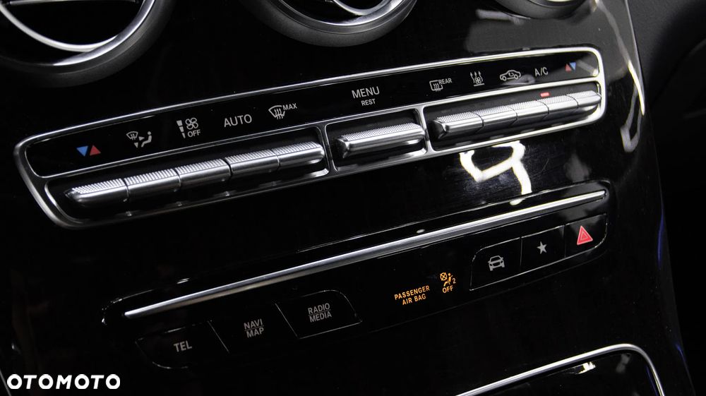 Mercedes-Benz GLC 300 e 4-Matic - 28