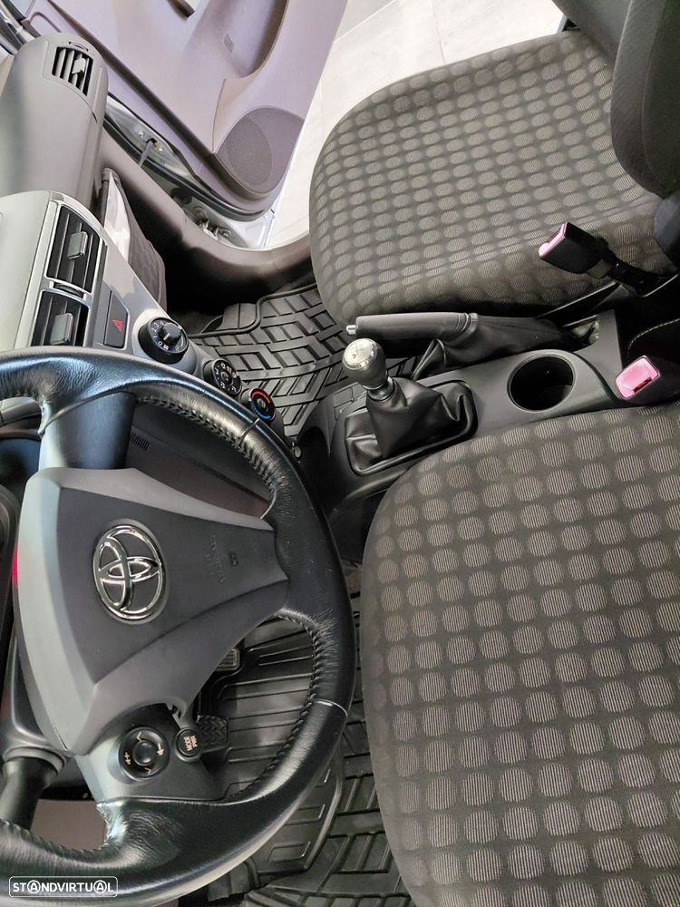 Toyota iQ 1.0 VVT-i - 12