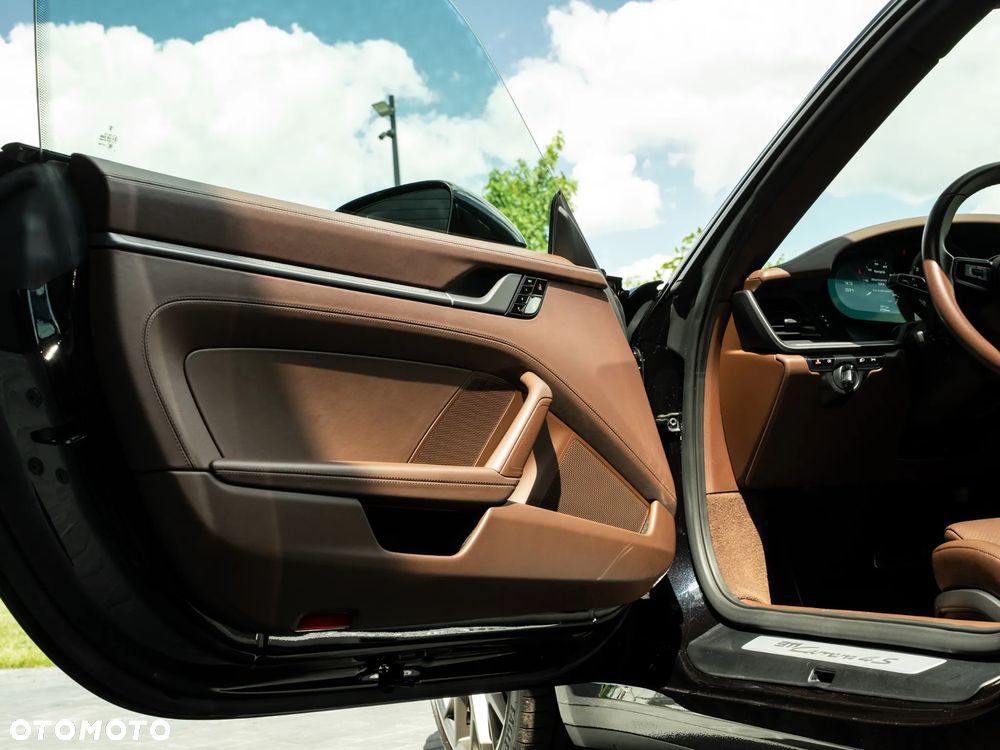 Porsche 911 Carrera 4S - 22