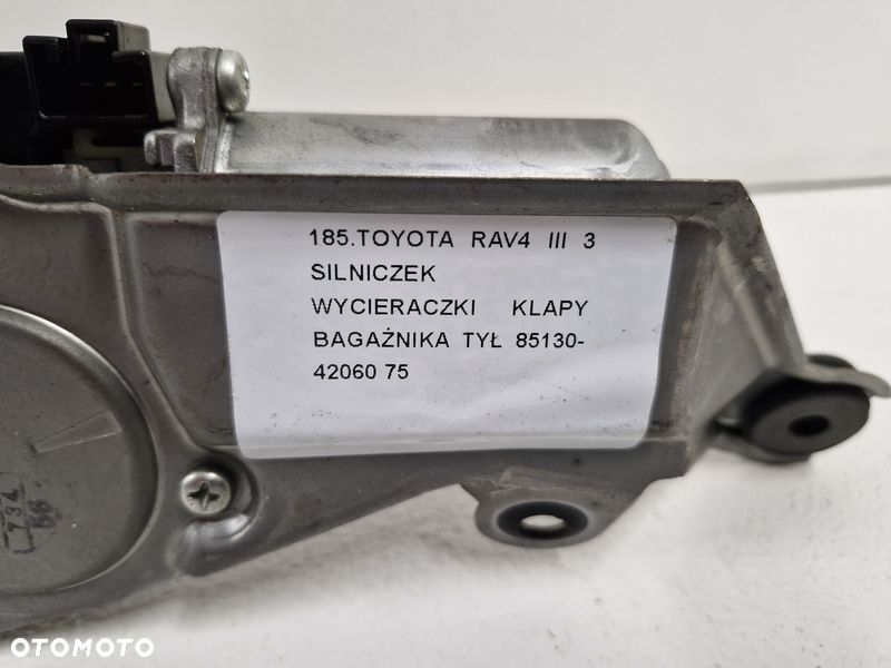 TOYOTA RAV4 III 3 SILNICZEK WYCIERACZKI TYŁ TYLNY 85130-42060 - 5