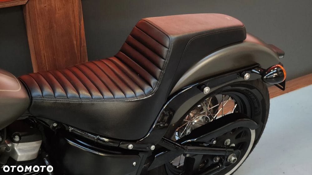 Harley-Davidson Softail Street Bob - 24