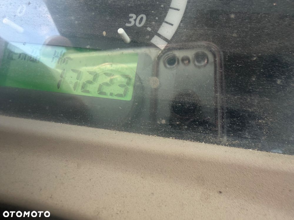 John Deere 3045R - 15