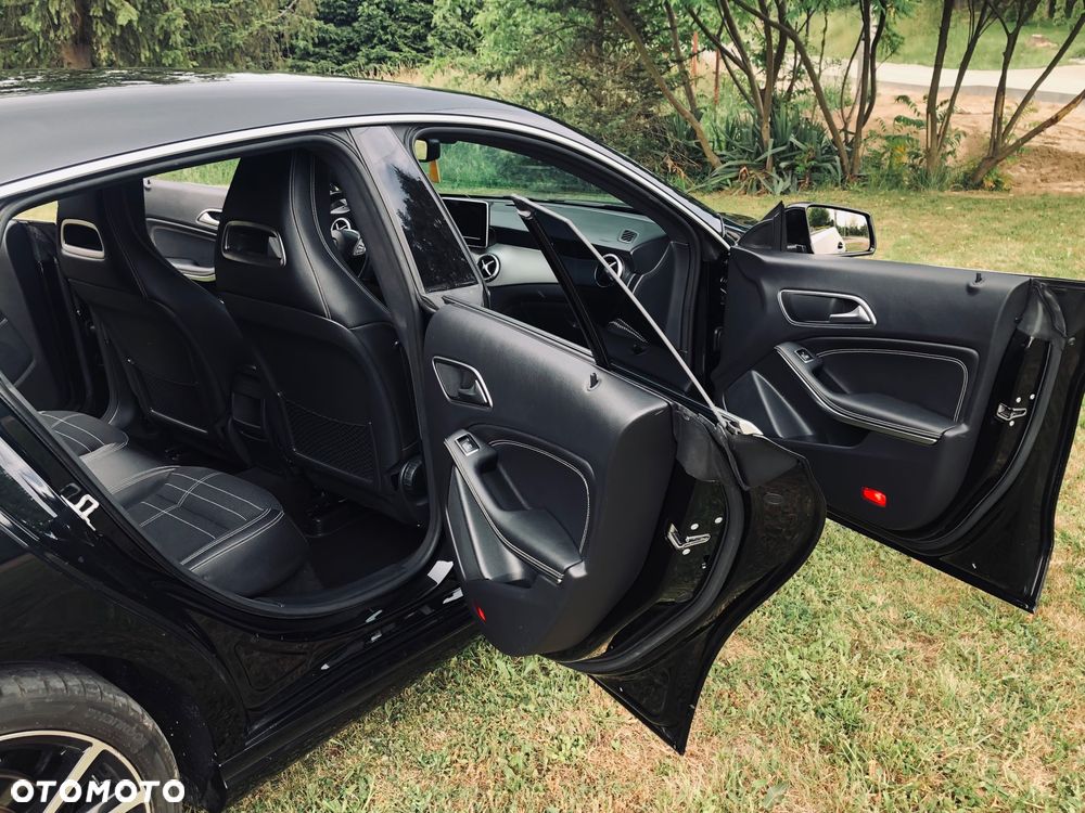Mercedes-Benz CLA 180 7G-DCT Urban - 31