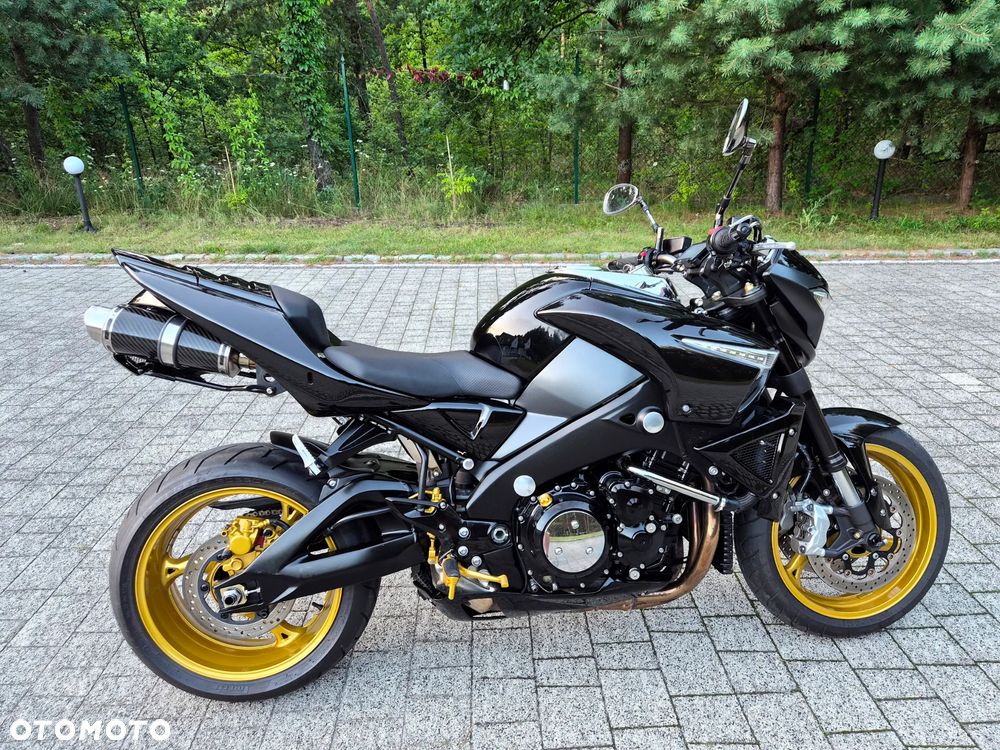Suzuki GSX - 6