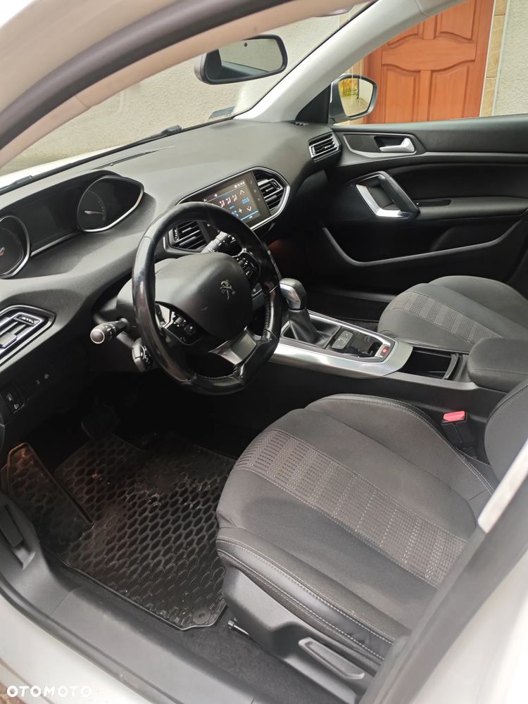 Peugeot 308 BlueHDi 120 EAT6 Stop & Start Active Business-Paket - 5