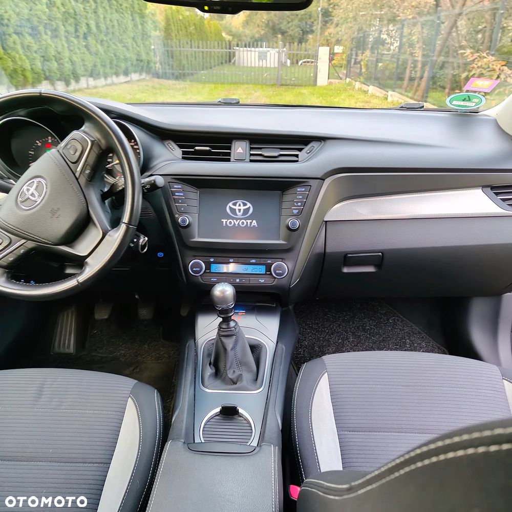 Toyota Avensis 2.0 D-4D Premium - 9