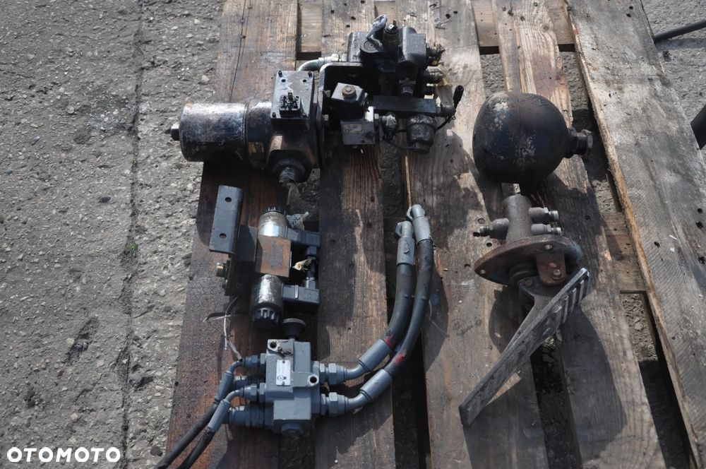 Rozdzielacz zawór cewka Terex T 350