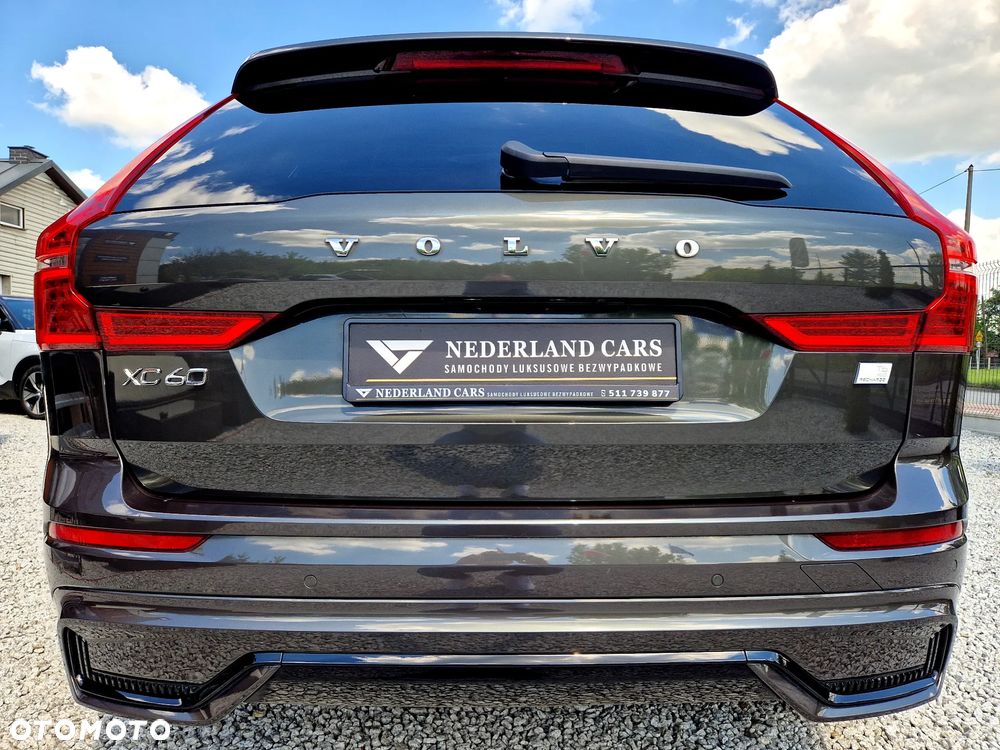 Volvo XC 60 T6 Plug-In Hybrid AWD Plus Dark - 40